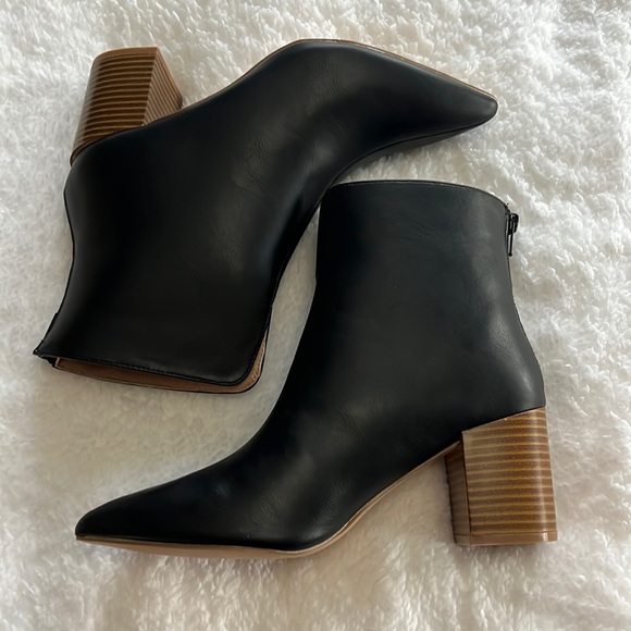 Journee Collection Shoes - New! Journee Collection Kayden stacked heel booties
